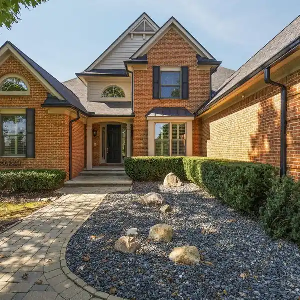 EXTRAORDINARY EXECUTIVE ESTATE