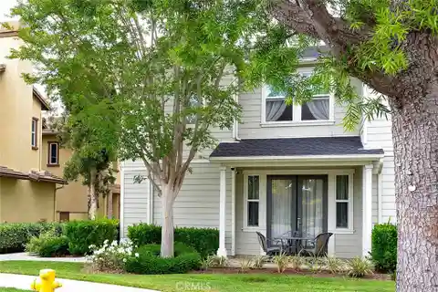 Sun-filled Corner Townhome in Columbus Grove
