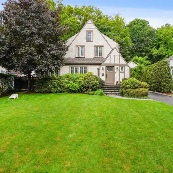 CLASSIC 1929 HOUSE IN A DESIRABLE NEIGHBORHOOD