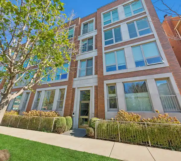 STUNNING DUPLEXED HOME IN LINCOLN PARK