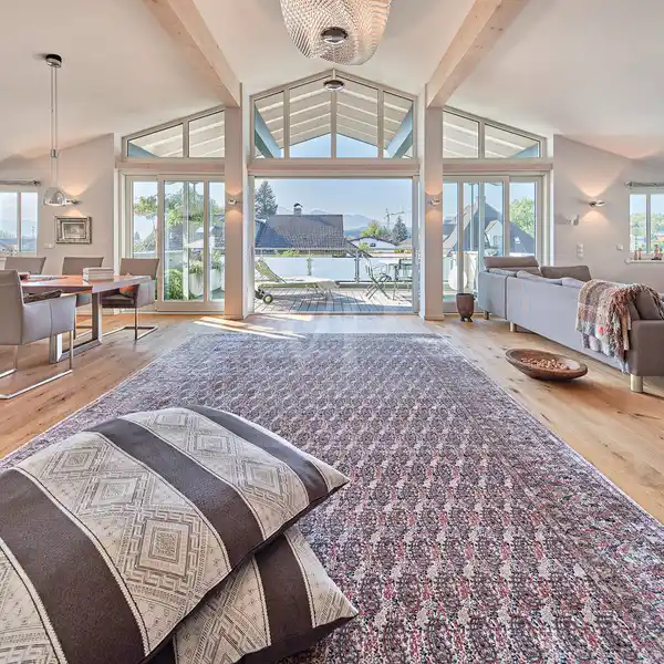 EXCLUSIVE TOP-FLOOR APARTMENT