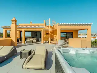 Fantastic Seafront Villa