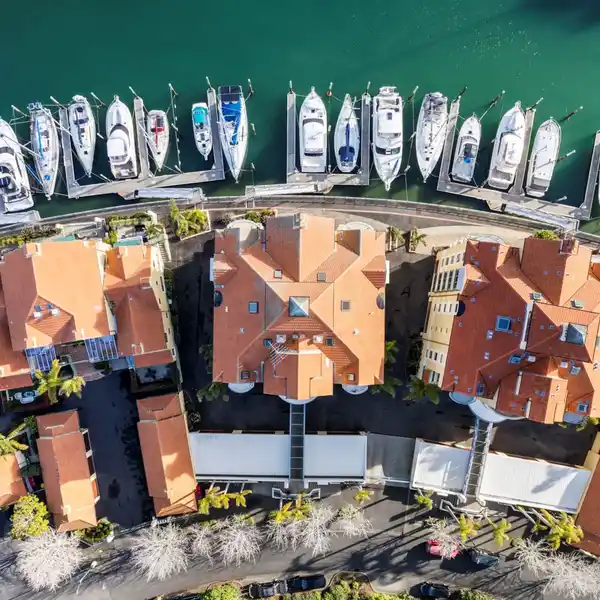 EXTRAORDINARY WATERFRONT PENTHOUSE