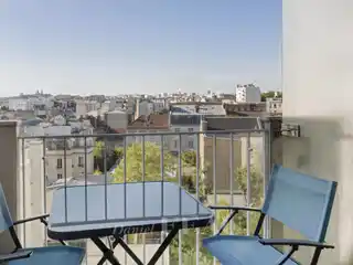 Stylish Eighth-floor Home in Vibrant Location