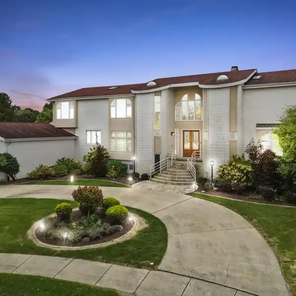 SPECTACULAR SEVEN BEDROOM HOME