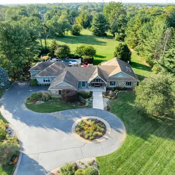 REMARKABLE LUXURY RETREAT