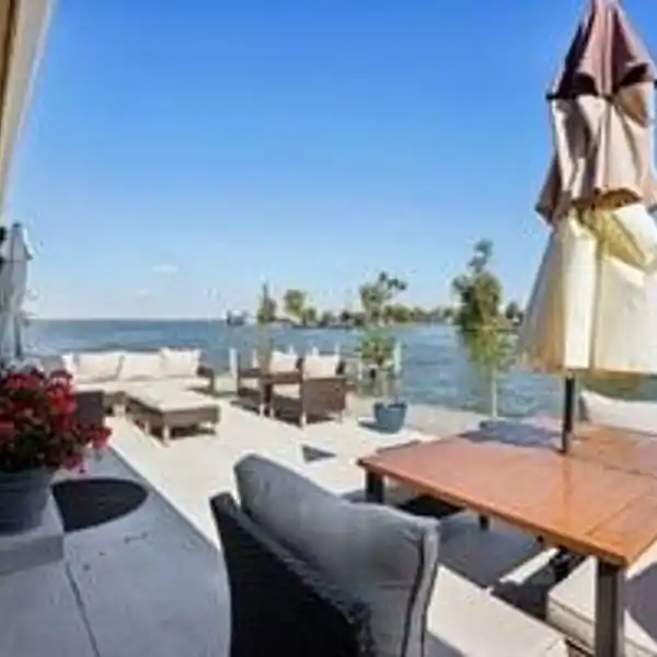 MID-CENTURY LAKEFRONT RETREAT WITH SWEEPING VIEWS