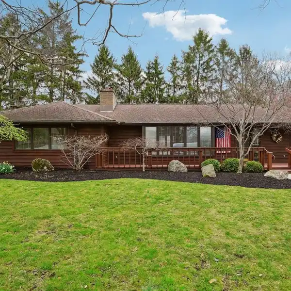 MID-CENTURY RANCH IN THE CANTERBURY AREA