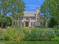 TIMELESS CLASSIC IN AN AMAZING LOCATION