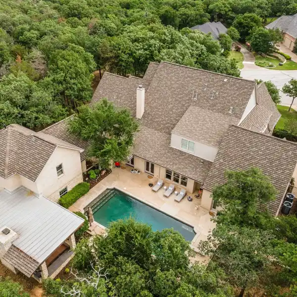 EXCEPTIONAL ESTATE WITH STANDOUT GUEST HOUSE