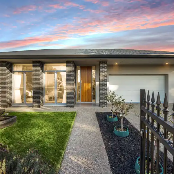 EXQUISITE FAMILY HOME IN AN IDYLLIC LOCATION NEAR ELITE SCHOOLS