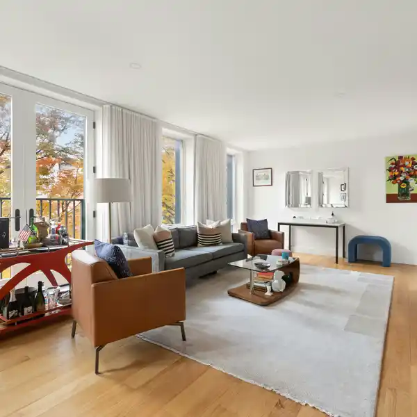 BOUTIQUE CONDO LIVING WITH PRIVATE ROOFTOP TERRACE
