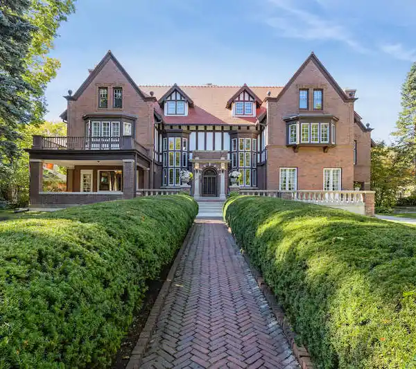 ARCHITECTURAL MASTERPIECE STEPS FROM LAKEFRONT