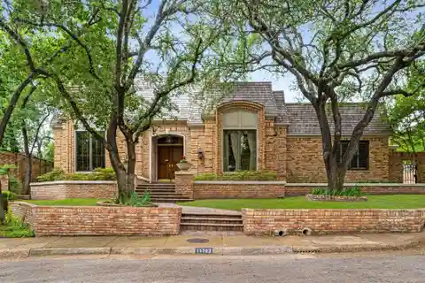 Exquisite Single-story Home