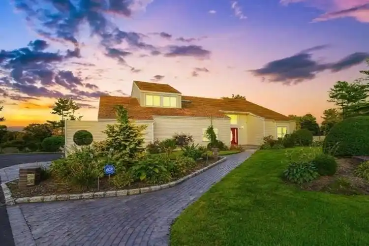 Hidden Gem in Beautiful Dix Hills