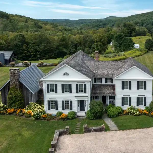 DESIGNER'S COUNTRY RETREAT