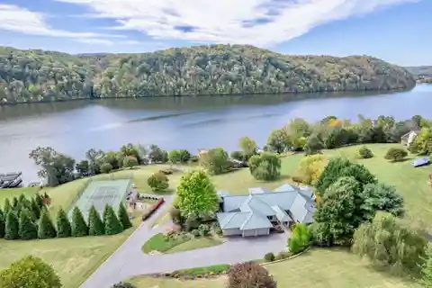 One-of-a-kind Contemporary Lakefront Property