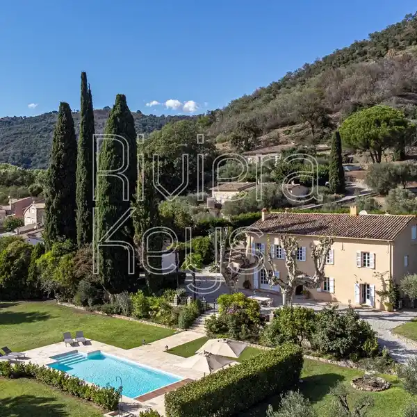 WONDERFUL HOME IN A QUIET CENTRAL LOCATION
