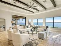 CASUAL LAKEFRONT LUXURY