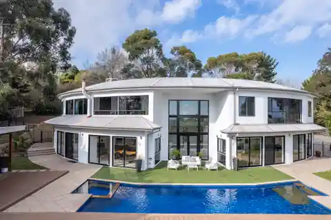 Panoramic Views with Resort-style Outdoor Living