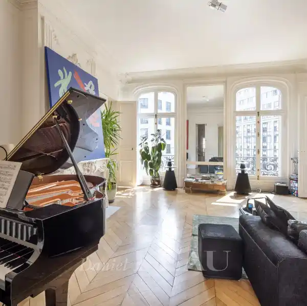 LOVELY APARTMENT WITH UNOBSTRUCTED VIEWS