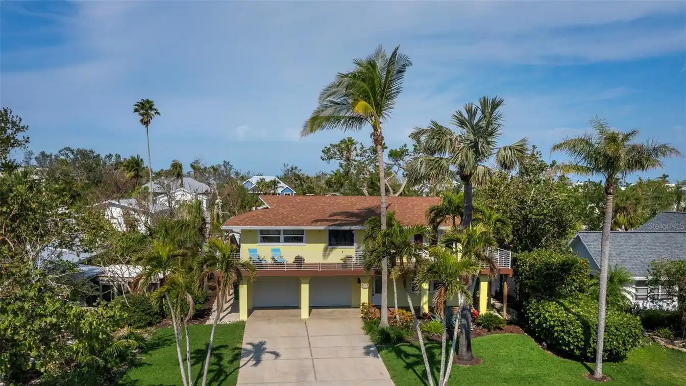 Charming Waterfront Retreat in Historic Longbeach Village
