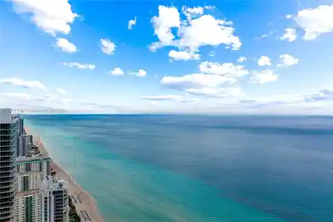 Lower Penthouse with Breathtaking Ocean Views