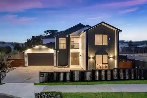 Elevated Luxury Overlooking Alexandra Park