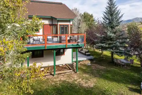 Mountain Living with In-Town Conveniences