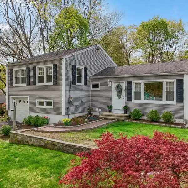 FANTASTIC HOME WITH STUNNING BACKYARD