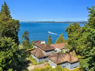 Private Retreat with Panoramic Island Views