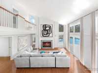 BEAUTIFUL RENTAL IN EAST HAMPTON OAKS
