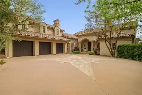 Captivating Custom-designed Sanctuary