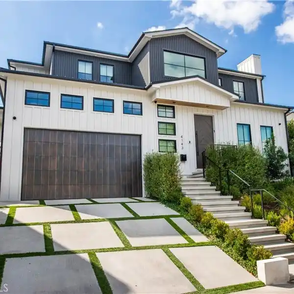 THE EPITOME OF MODERN LUXURY LIVING