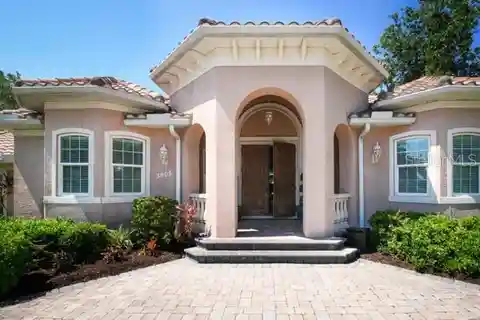 Impressive Custom Home in Desirable Ravenwood