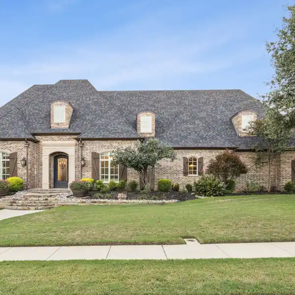 LUXURY HOME WITH COMMUNITY AMENITIES: POOL, POND, COURTS AND PLAYGROUND