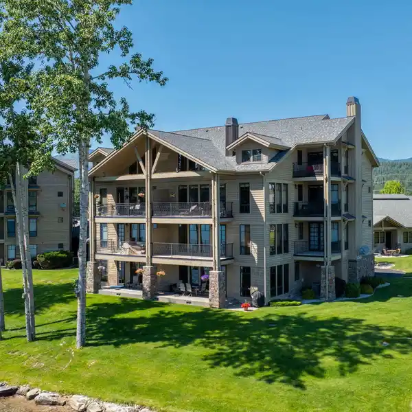 BEAUTIFULLY APPOINTED RIVERFRONT CONDO
