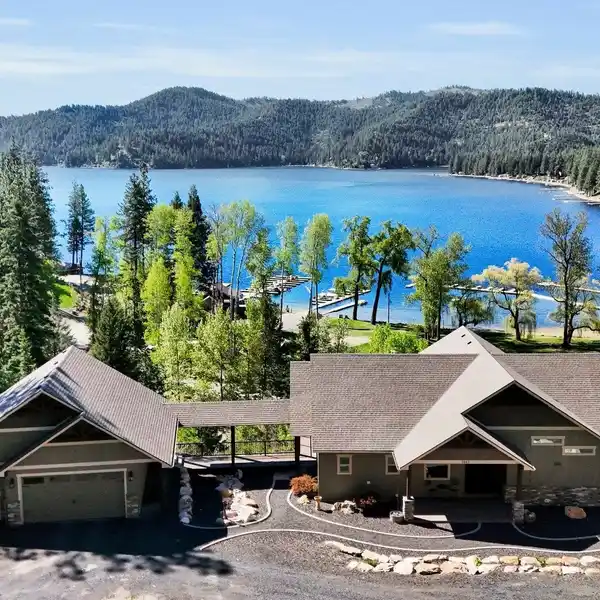 LUXURY HOME WITH LAKE AND MOUNTAIN VIEWS