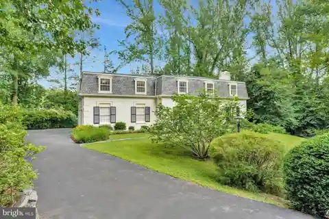 Stunning Family Home on Quiet Mclean Cul-De-Sac