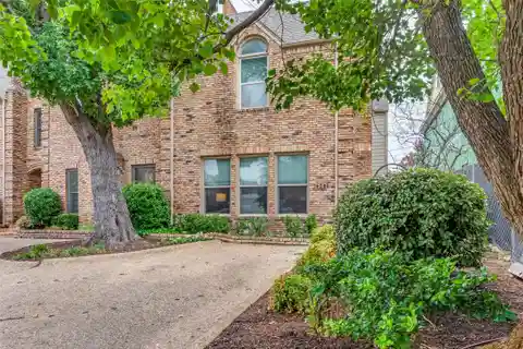 Style and Convenience in the Heart of University Park