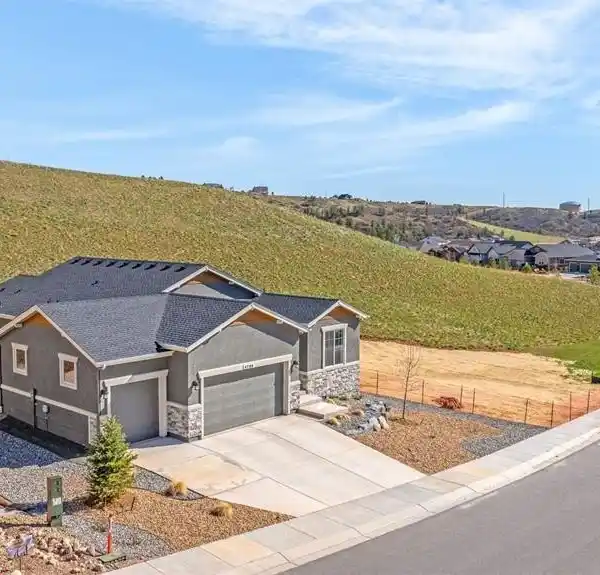 RANCH STYLE HOME IN SOUGHT-AFTER FOREST LAKES