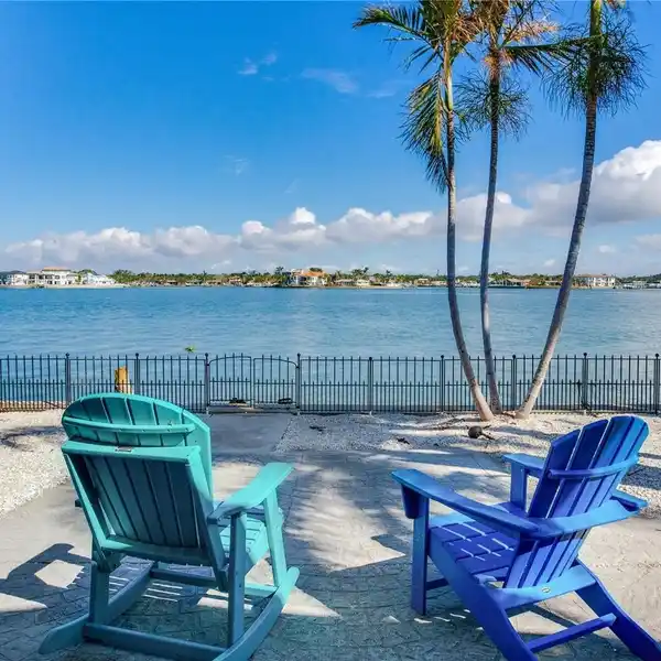 WATERFRONT PROPERTY WITH SCENIC VIEWS