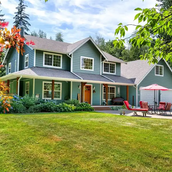 PEACEFUL FIVE-ACRE RETREAT