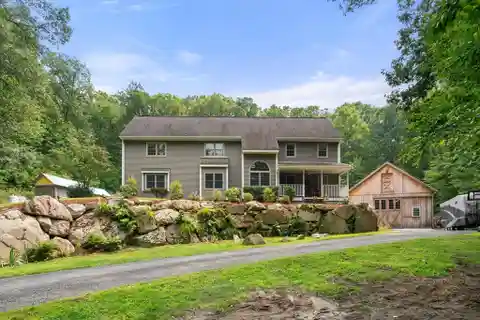 Bright and Spacious Home with Cathedral Ceilings