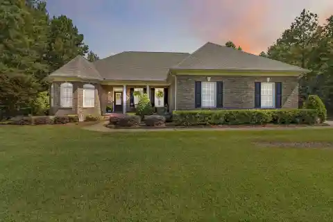 Stylish Ranch on Lush Bermuda Lawn