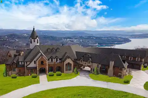 Spectacular Gated Estate