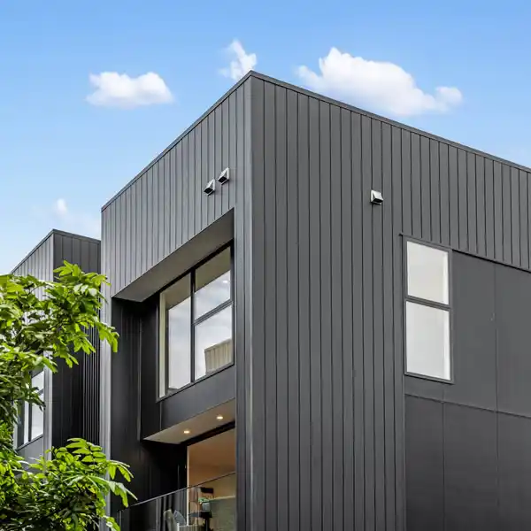 BOUTIQUE TOWNHOME WITH DOUBLE GARAGE