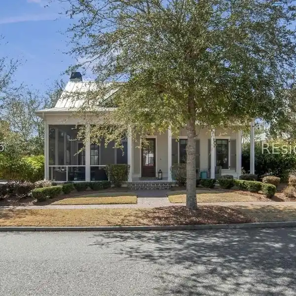 IDEAL LOWCOUNTRY COTTAGE-STYLE HOME