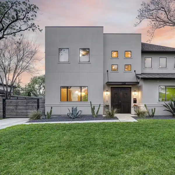 GARDEN OAKS CUSTOM HOME