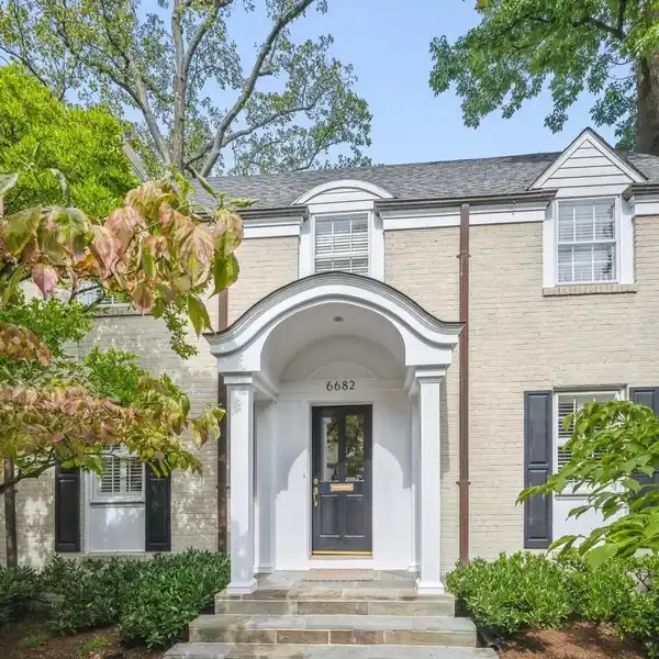 WONDERFUL CENTER HALL HOME CLOSE CLOSE TO ROCK CREEK PARK